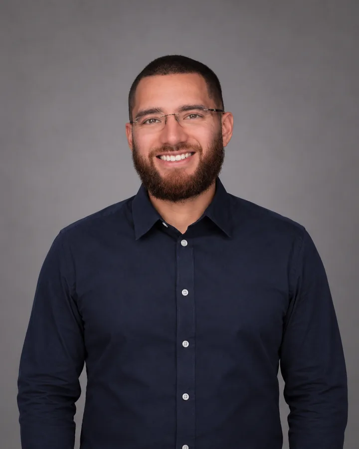 Portrait of Eddie Salinas, President of Insight Pros, in a navy button-up shirt